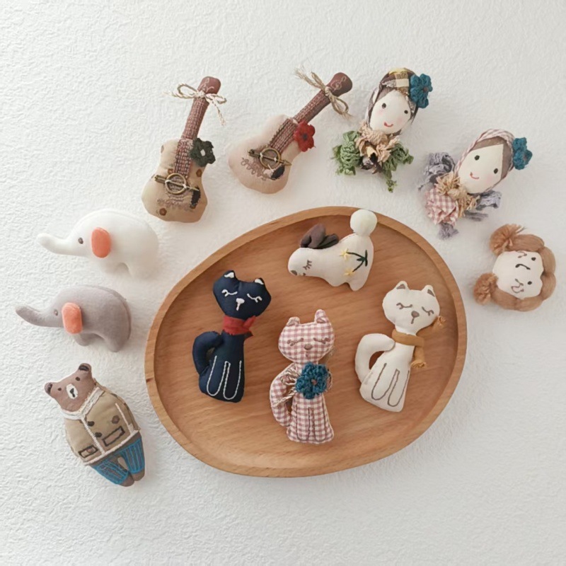 Japan Lifestyle And Culture - Broche artisanale en coton et lin,